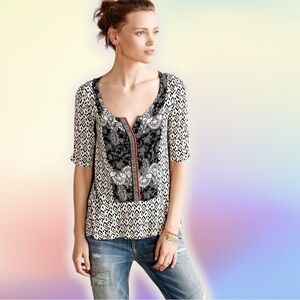 Anthropologie Akemi + Kin Splitneck Ikat Elbow Length Sleeve Top in White/Black